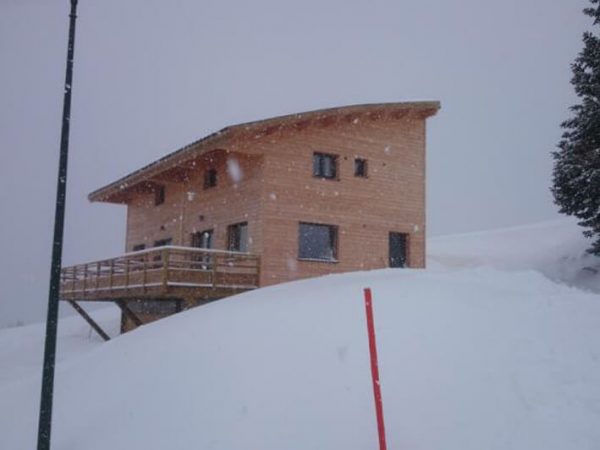 Chalet de montage sous la neige, Isère
